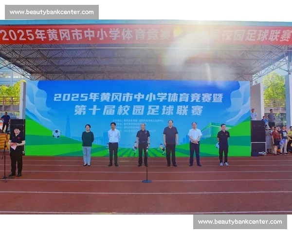 以足球学校为中心推动青少年体育教育与城市发展新模式探索实践路径
